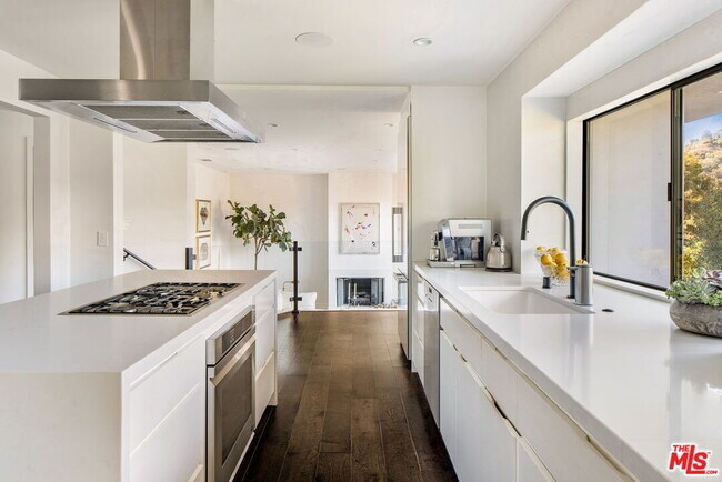 Building Photo - 2528 Carman Crest Dr