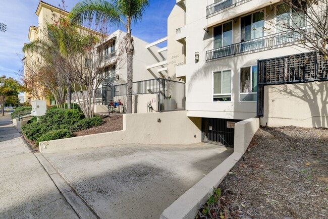 Building Photo - Modern 2 Bedroom 2 Bathroom Apartment Right Next to SDSU  -  WITH 2 PARKING SPOTS!!!