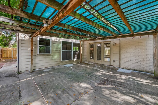 Building Photo - 11923 Briar Forest Dr
