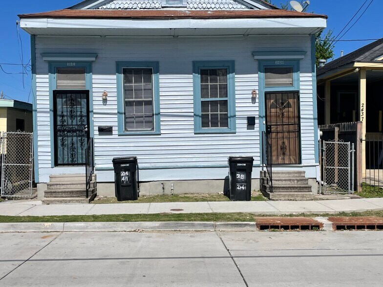 Easy Street Parking in Front of House - 2439 Second St