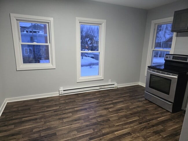 Building Photo - 1106 Portage Ave