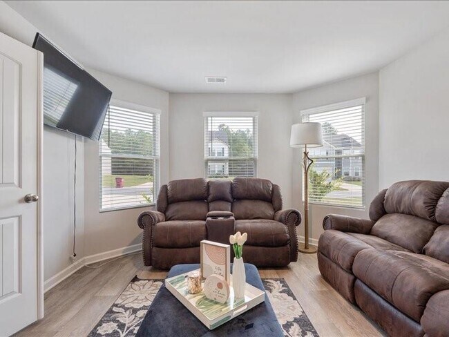 Building Photo - 174 Goodall Woods Dr