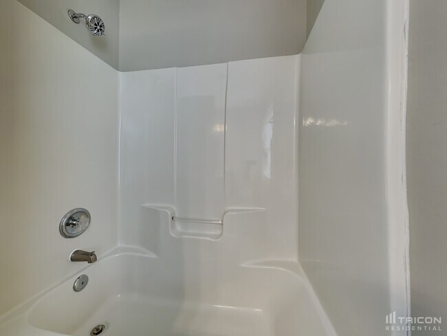 Building Photo - 208 Autumn Woods Dr