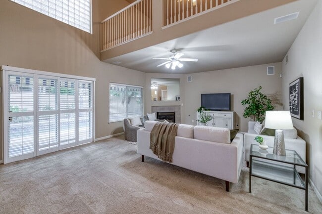 Building Photo - Impressive 4 Bedroom 2.5 Bath home with Po...