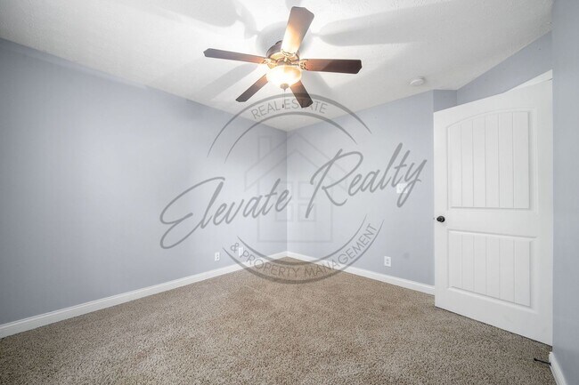 Building Photo - Charming 3-Bedroom Home with Bonus Room, F...