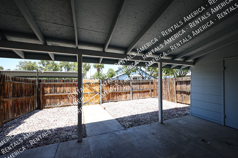 Building Photo - 10100 N 89th Ave