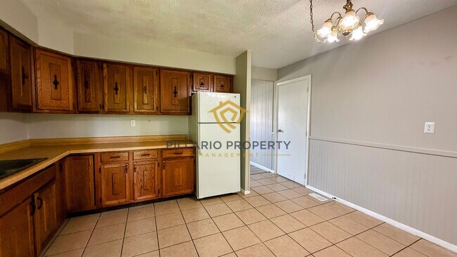 Building Photo - 3-Bedroom Home Near Indianapolis Motor Speedway with Attached Garage, Available NOW!