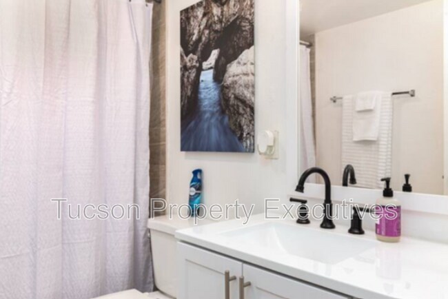 Building Photo - 1227 N Belvedere Ave