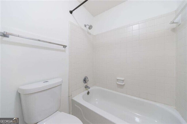 Building Photo - 27306 Plantation Dr NE