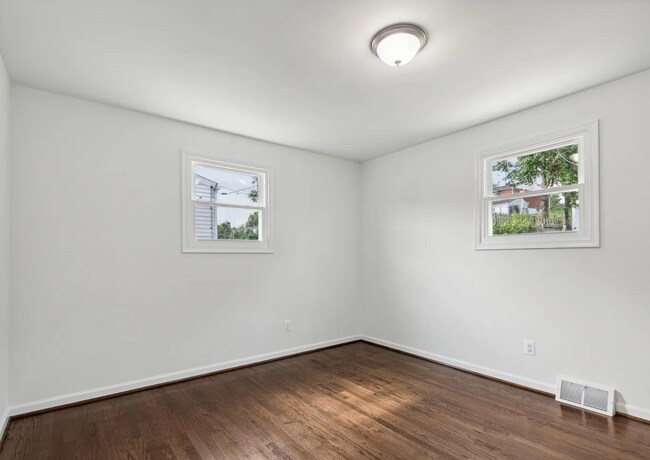 Building Photo - 5522 Lanham Way