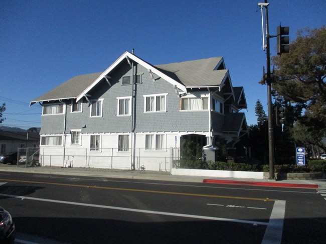 Building Photo - 500 W Wilson Ave