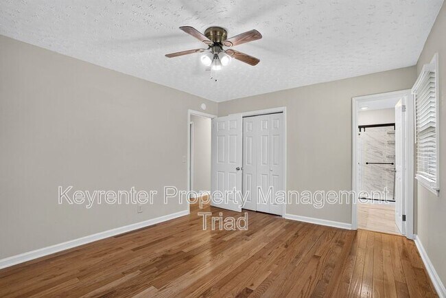 Building Photo - 5108 Lakeshore Ct