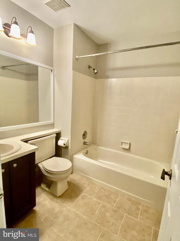 Building Photo - 25 Sequoia Dr