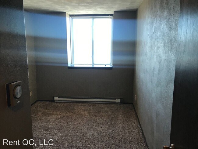 Building Photo - 210 N High St