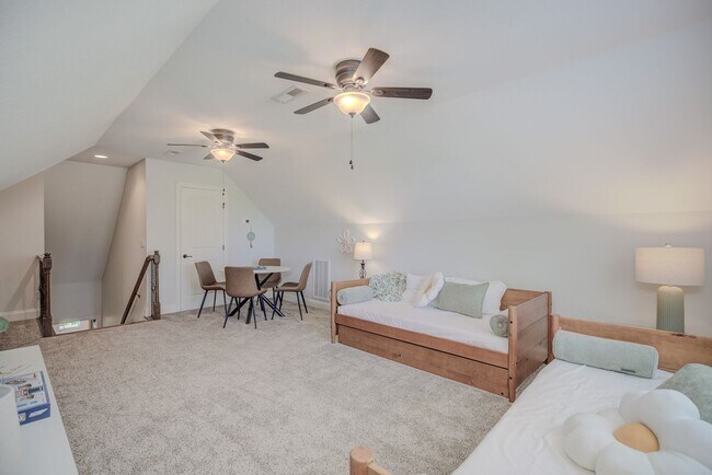 Building Photo - Fully Furnished, Short Term Rental, 1 Mont...