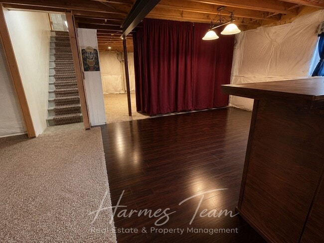 Building Photo - 5960 Grapevine Dr