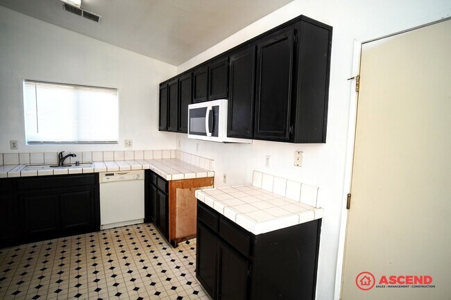 Building Photo - Darling Home in SW!