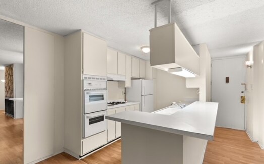 Building Photo - 450 Bauchet St
