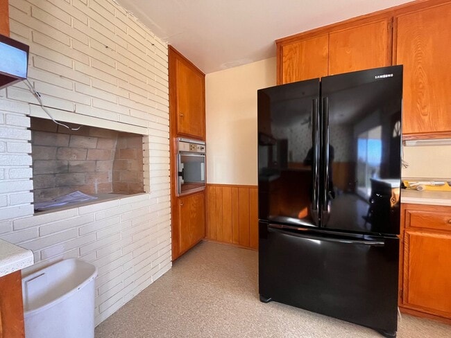 Building Photo - Spectacular Retro Home in a Rural Setting with Views and Space