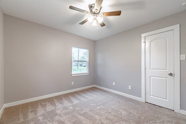 Building Photo - 4909 Higgins St