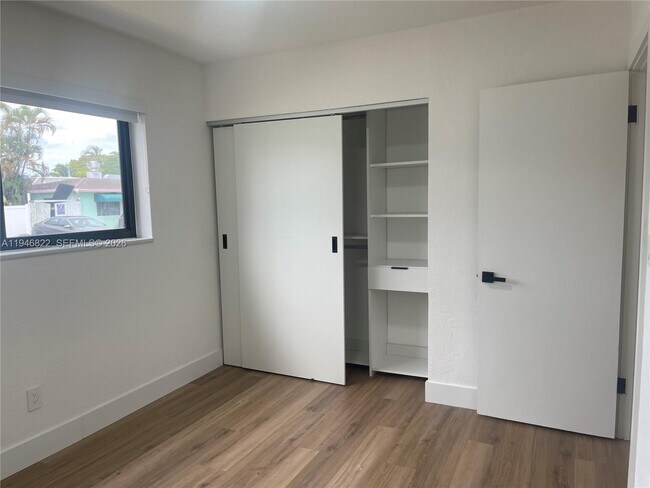 Building Photo - 1201 N 16th Ave