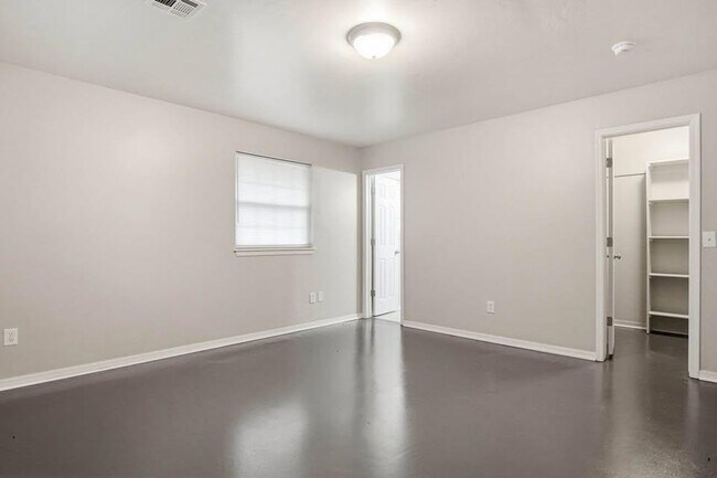 Building Photo - 3717 N Eagle Ln