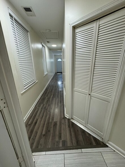 Building Photo - 1739 Dumesnil St