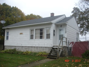 Building Photo - 1029 S Arnold St