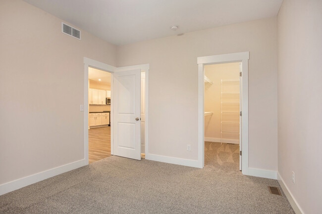 Building Photo - 4166 Del Mar Dr SW