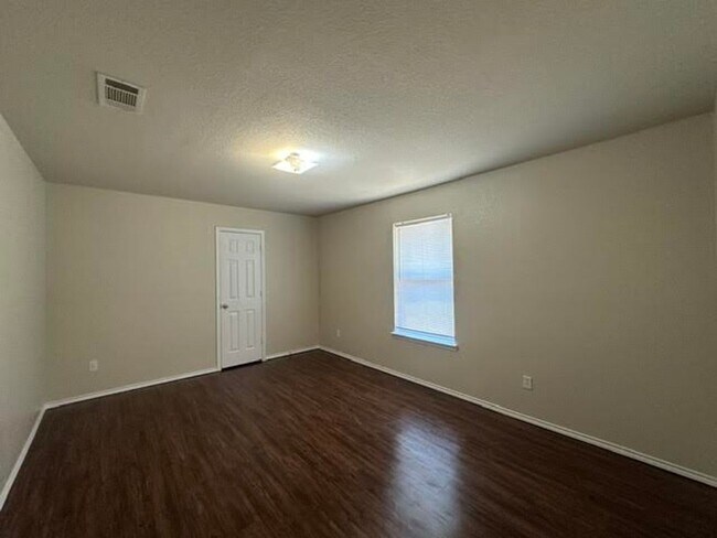 Building Photo - 4300 Larry Don Ln