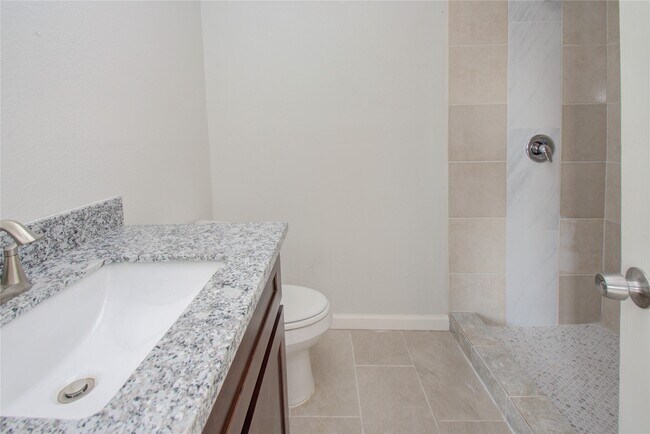 Building Photo - 1051 W Little York Rd