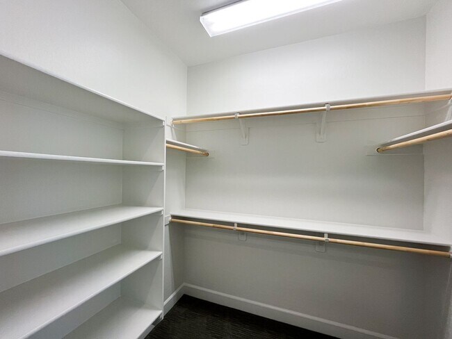 Building Photo - Exquisite Luxury Rental in Prestigious Gated Tule Springs Community