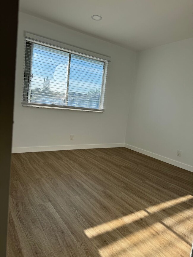 Building Photo - Brand New 2 Bedroom 1 Bath ** Nuevo 2 Habi...