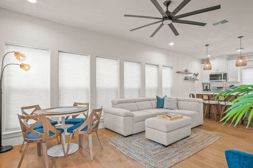 Primary Photo - 14943 Leeward Dr