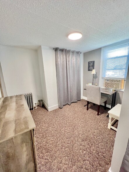 Building Photo - 123 Mortimer St