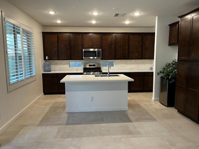 Building Photo - 1355 W Crane Dr