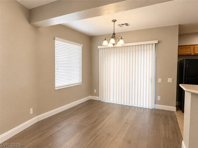 Building Photo - 6868 Sky Pointe Dr