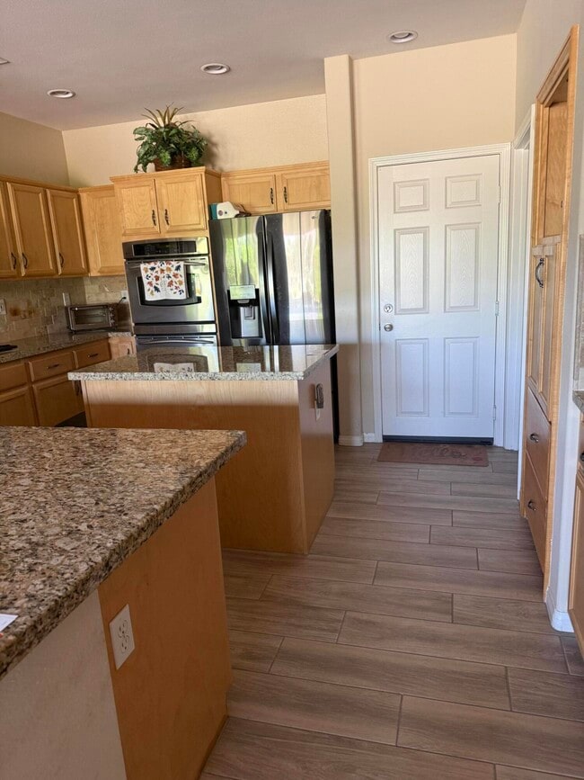 Building Photo - 60661 Juniper Ln
