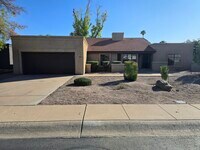 Building Photo - 1827 E Manhatton Dr