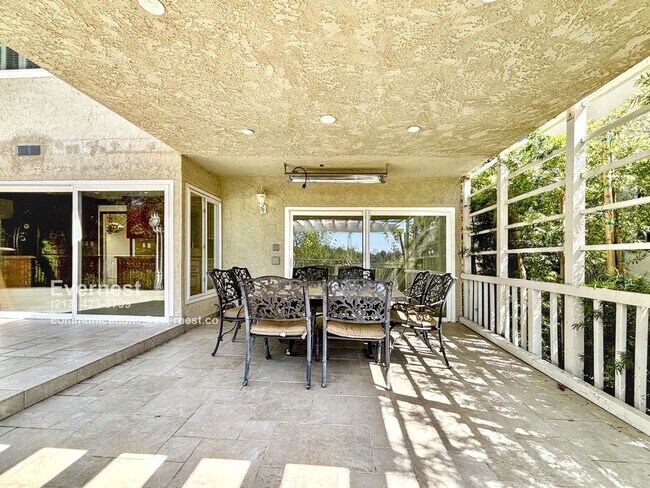 Building Photo - 10211 Clematis Ct