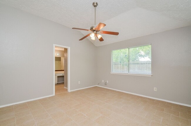 Building Photo - Beautiful spacious home available for rent !