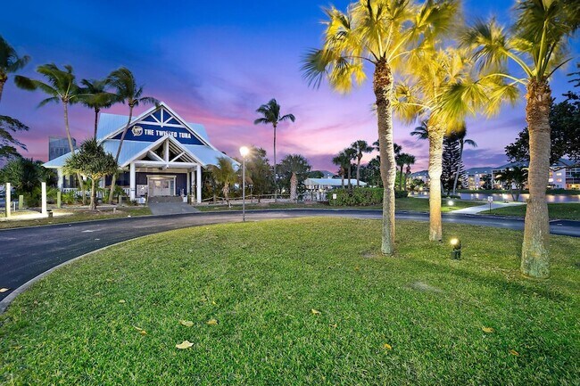 Building Photo - 353 S US Hwy 1