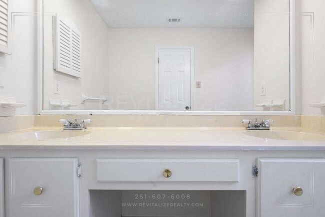 Building Photo - Spacious 4BR/2.5BA West Mobile Home – Room to Grow in a Convenient Location!
