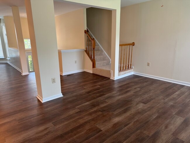 Building Photo - 15538 Port Washington Ct