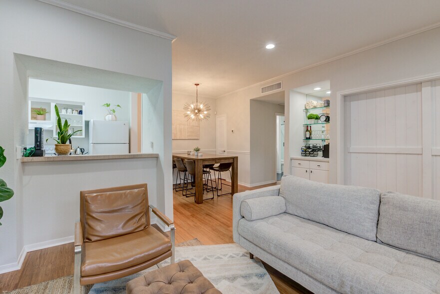 Building Photo - 704 Bering Dr