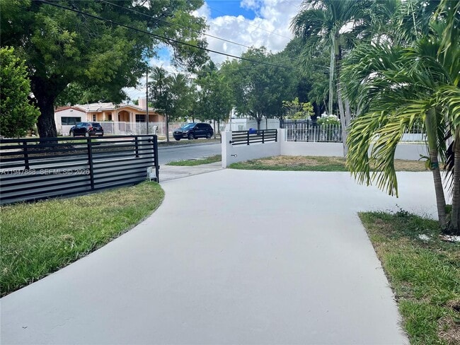 Building Photo - 337 SW 23rd Rd