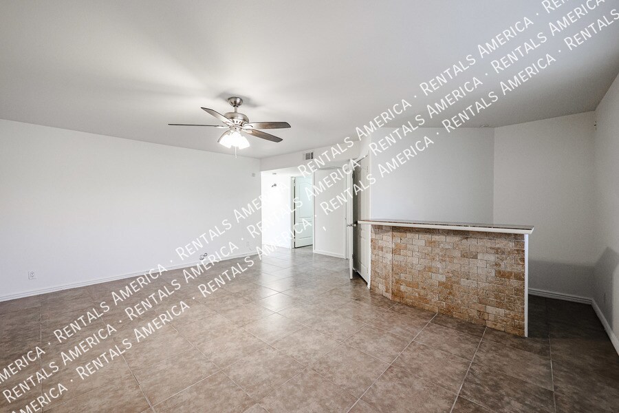 Building Photo - 7219 S 14th Pl