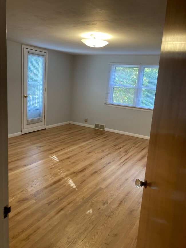Building Photo - 3206 S Webster Ave