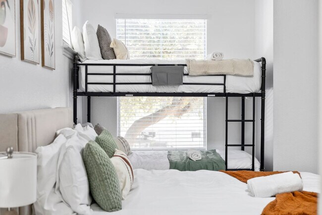 Building Photo - 2929 Kings Rd