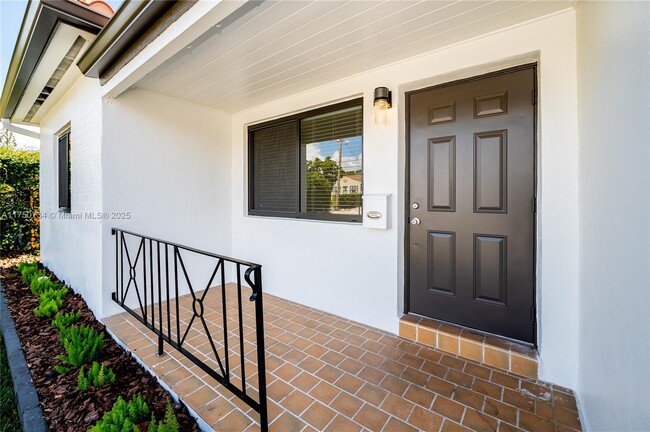 Building Photo - 2340 SW 16th St